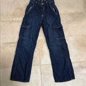 Hollister high waist cargo dark jeans. 100% cotton